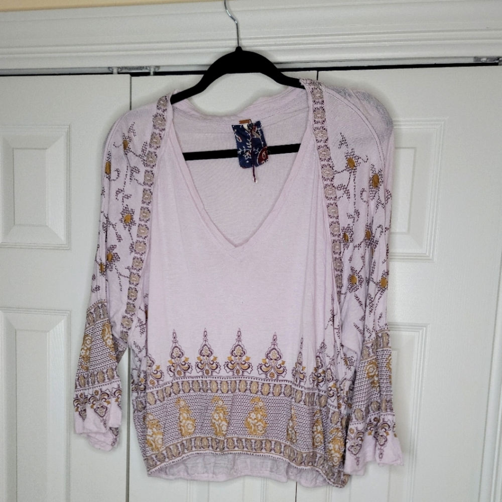Free People Women S loose top. Floral detail in Black and gold bollywood vibe